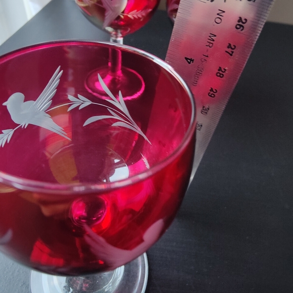3 | red 🍒♥️ flashed glass | Vintage Wine Glasses with Etched Birds 🐦 - Picture 7 of 10